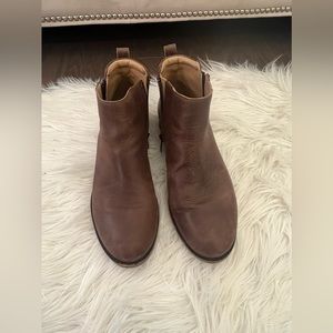 Franco Sarto ankle boot, brown, size 8.5